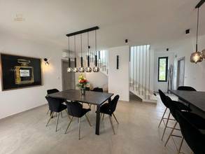 Thumbnail von Moderne Villa mit Pool und Meerblick