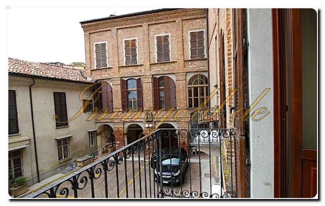 Immogold Charismatisch Wohnung mit Fresken zur Zeit als Zahnarztpraxis