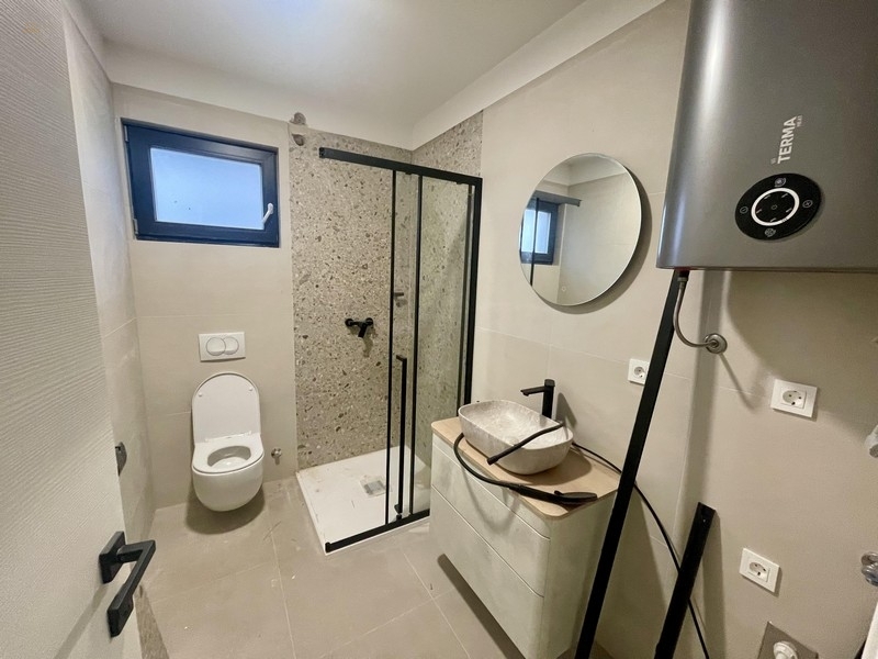 Thumbnail von Neue Erdgeschosswohnung mit Pool