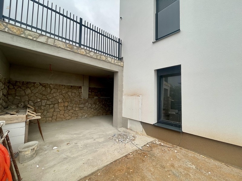 Thumbnail von Neue Erdgeschosswohnung mit Pool