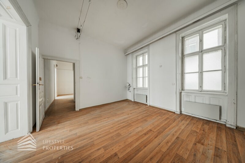 Renovierungsbedürftige 4,5-Zimmer Wohnung in zentraler Lage