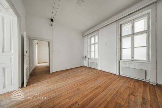 Renovierungsbedürftige 4,5-Zimmer Wohnung in zentraler Lage