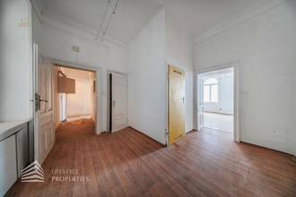 Thumbnail von Renovierungsbedürftige 4,5-Zimmer Wohnung in zentraler Lage