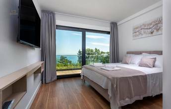 Thumbnail von Nowoczesna willa z basenem i panoramicznym widokiem na morze