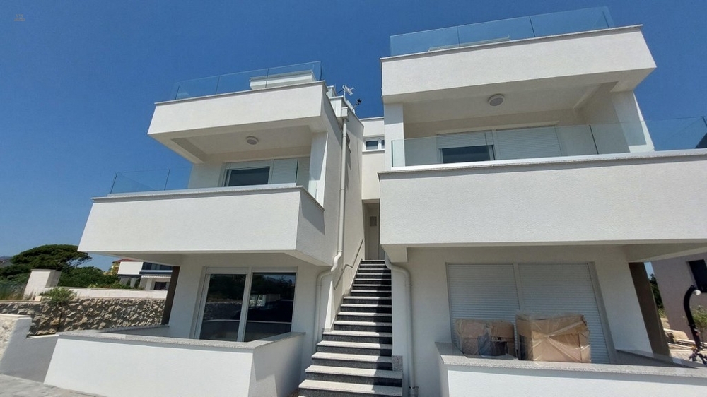 Moderne Dachgeschosswohnung im Neubau