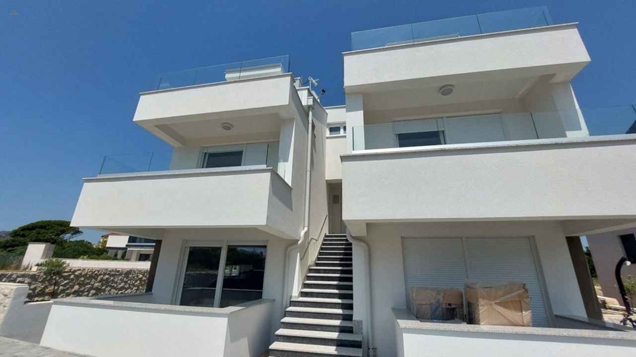 Moderne Dachgeschosswohnung im Neubau