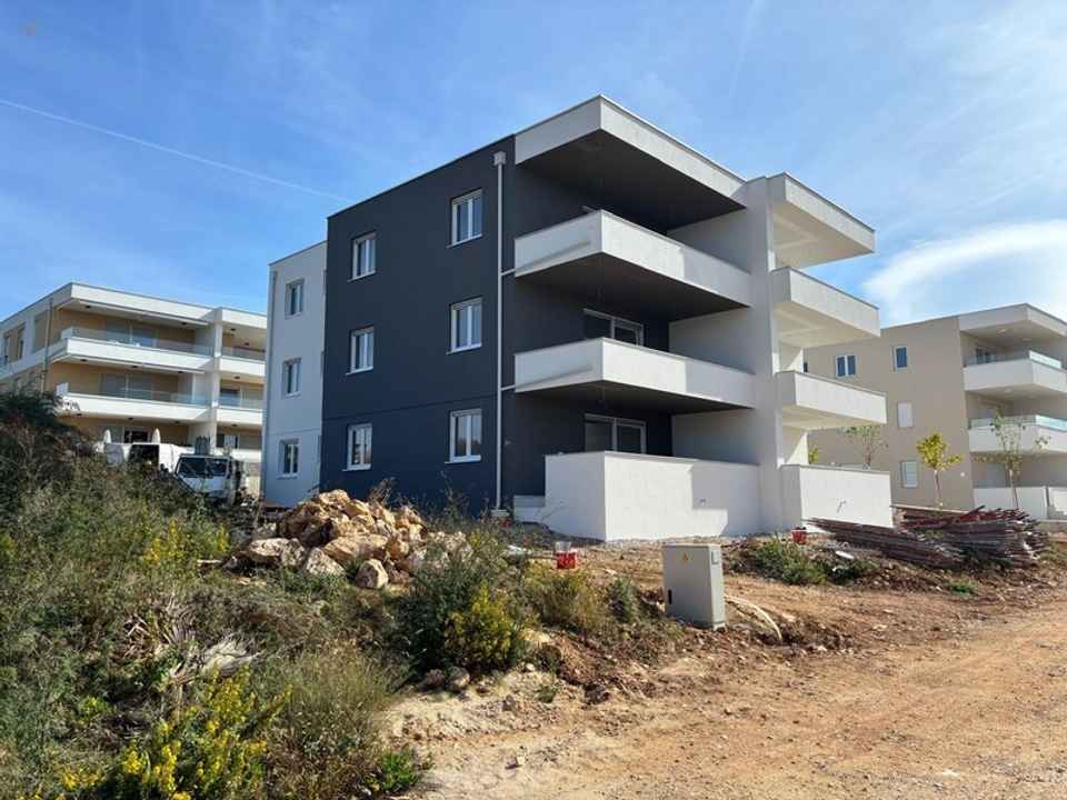 Moderne Neubauwohunngen nahe dem Meer