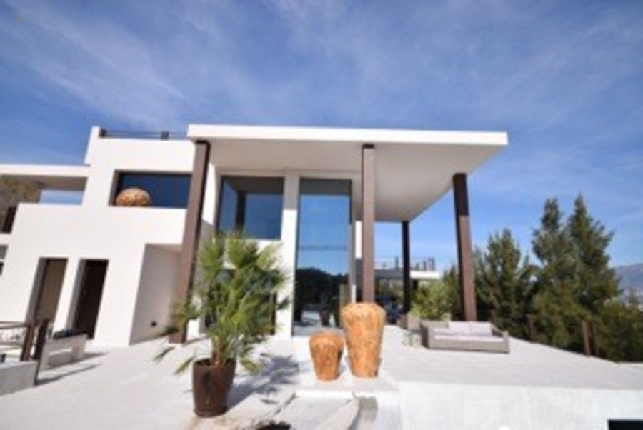 Luxus-Villa in Benahavis R2412605