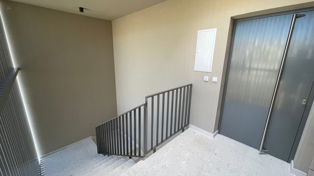 Thumbnail von Modernes Penthouse mit Blick auf das Meer