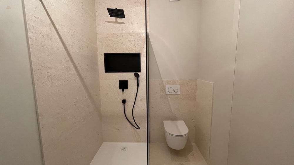 Thumbnail von Modernes Penthouse mit Blick auf das Meer