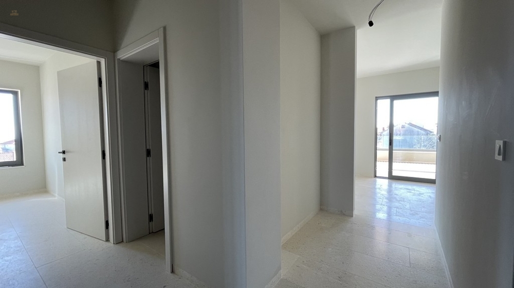 Thumbnail von Modernes Penthouse mit Blick auf das Meer