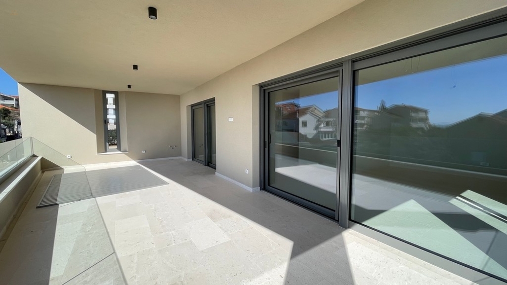 Thumbnail von Modernes Penthouse mit Blick auf das Meer