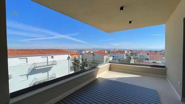 Thumbnail von Modernes Penthouse mit Blick auf das Meer