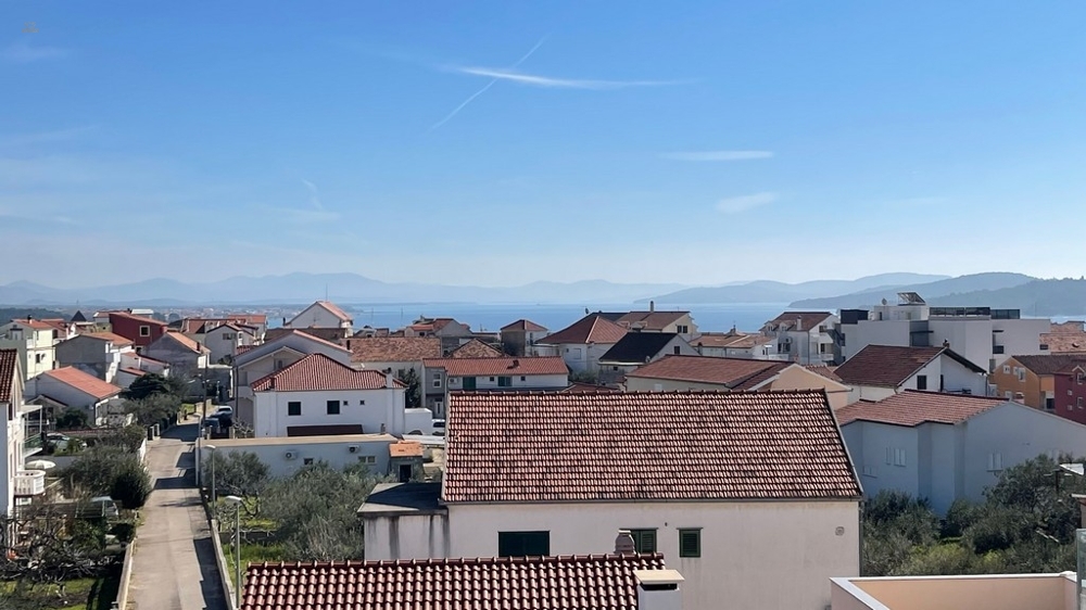 Thumbnail von Modernes Penthouse mit Blick auf das Meer