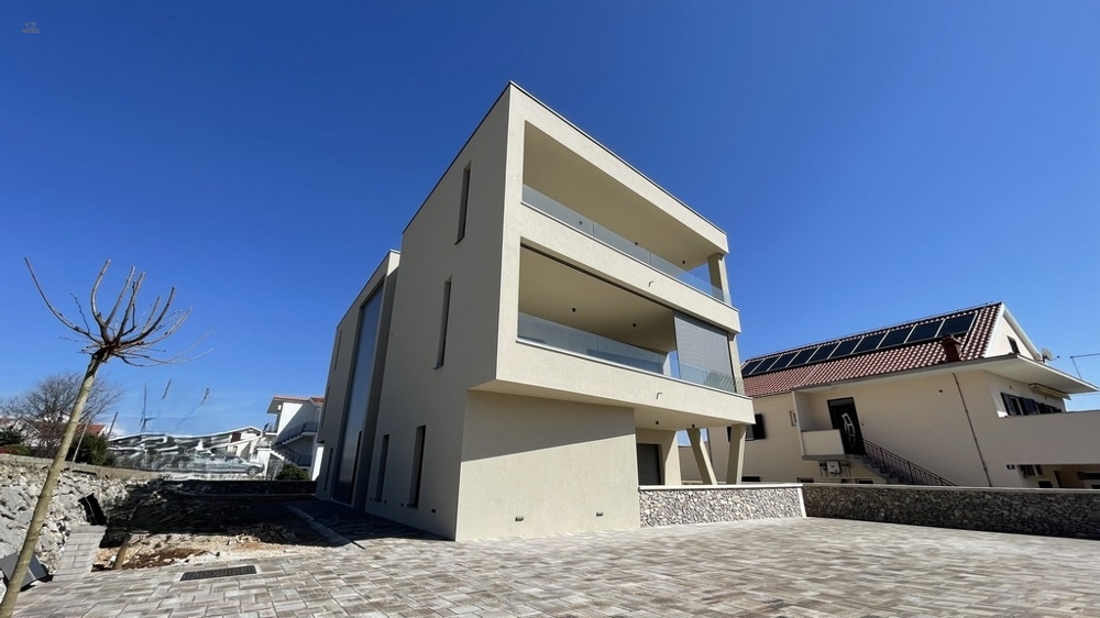 Thumbnail von Modernes Penthouse mit Blick auf das Meer