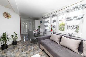 Thumbnail von Doppelhaushälfte mit drei Wohnungen in bevorzugter Lage