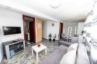 Thumbnail von Doppelhaushälfte mit drei Wohnungen in bevorzugter Lage