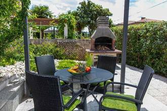 Thumbnail von Doppelhaushälfte mit drei Wohnungen in bevorzugter Lage