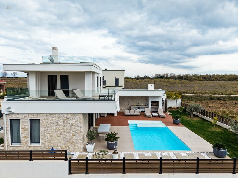 Thumbnail von Moderne Villa mit Pool