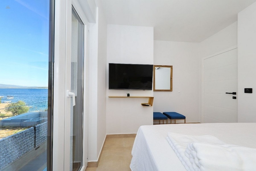 Thumbnail von Moderne Villa mit vier Wohnungen