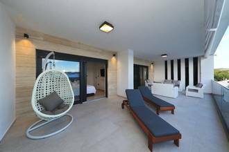 Thumbnail von Moderne Villa mit vier Wohnungen