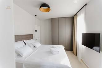 Thumbnail von Moderne Doppelhaushälfte mit Pool und Meerblick