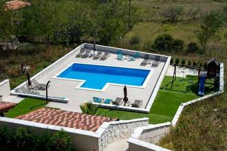 Thumbnail von Attraktive Villa mit 6 Appartements, Pool und Meerblick