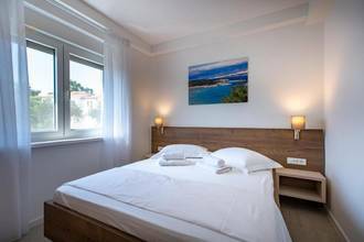 Thumbnail von Attraktive Villa mit 6 Appartements, Pool und Meerblick