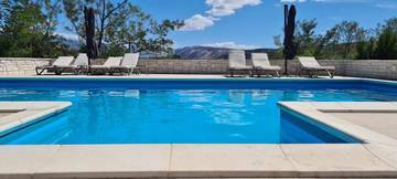 Thumbnail von Attraktive Villa mit 6 Appartements, Pool und Meerblick