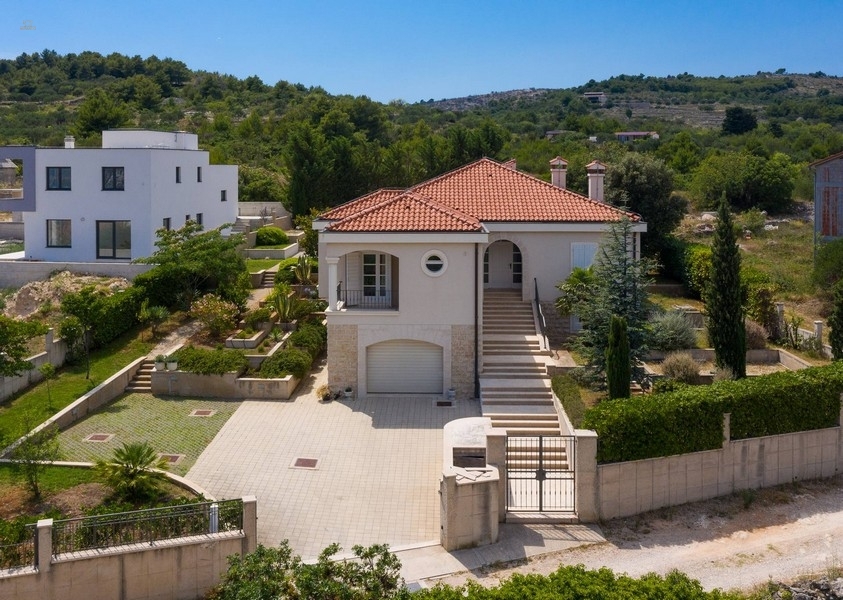 Thumbnail von Villa mit Swimmingpool und Meerblick