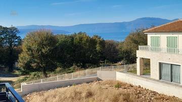 Thumbnail von Modernes Haus mit Swimmingpool und Meerblick