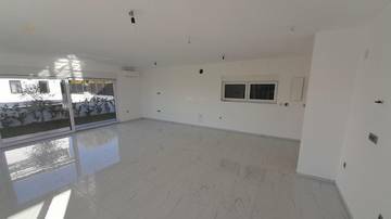 Thumbnail von Modernes Haus mit Swimmingpool und Meerblick