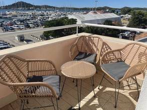 Thumbnail von Dachgeschosswohnung mit Blick auf den Hafen und das Meer