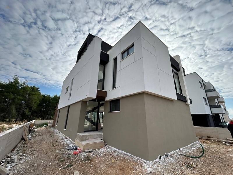 Thumbnail von Moderne Villa mit Pool und Dachterrasse