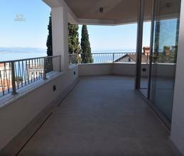 Thumbnail von 屋上のプールとパノラマの海の景色が楽しめる豪華なペントハウス