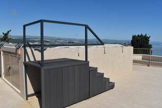 Thumbnail von 屋上のプールとパノラマの海の景色が楽しめる豪華なペントハウス