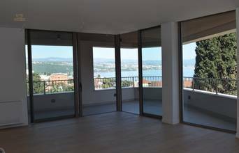 Thumbnail von 屋上のプールとパノラマの海の景色が楽しめる豪華なペントハウス