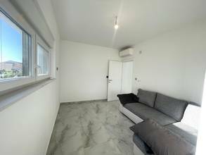 Thumbnail von Modernes Haus mit Swimmingpool und Meerblick