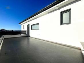 Thumbnail von Modernes Haus mit Swimmingpool und Meerblick