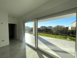 Thumbnail von Modernes Haus mit Swimmingpool und Meerblick