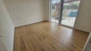 Thumbnail von Moderne Erdgeschosswohnung mit Garten und Pool