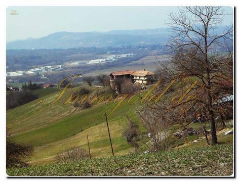Immogold Italien Piemont Freistehendes Bauernhaus zum renovieren mit großem Potenzial
