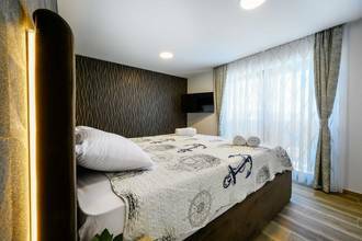 Thumbnail von Moderne Villa mit Infinity-Pool und Panorama-Meerblick, Region Sibenik