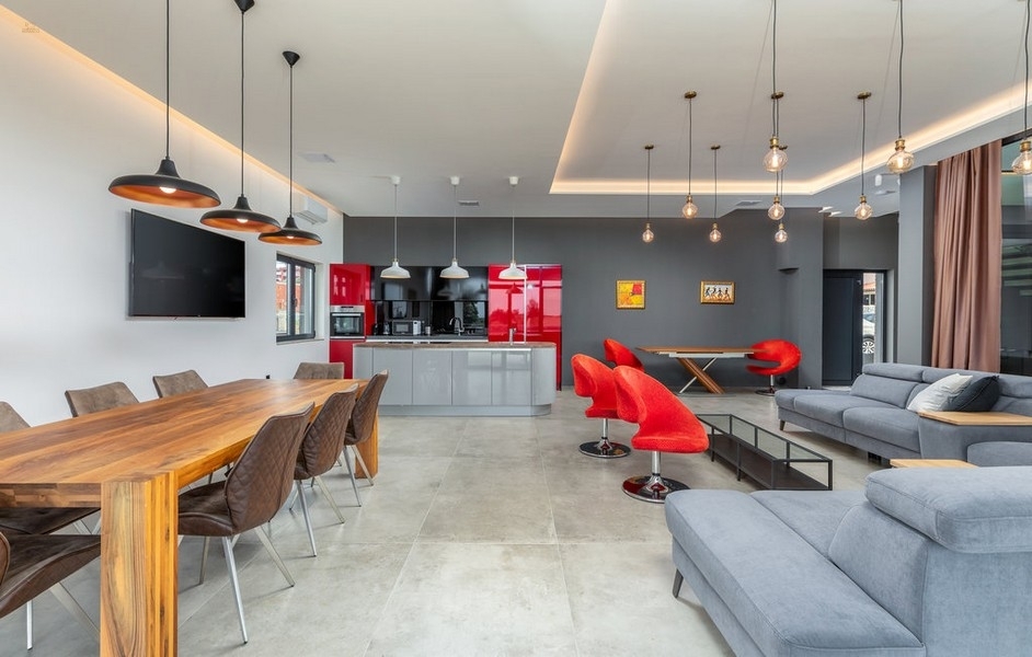 Thumbnail von Moderne Luxusvilla mit Infinity-Pool nahe dem Meer