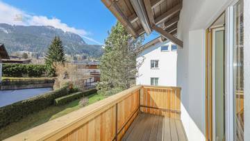 Thumbnail von Hochwertige Dachgeschosswohnung mit schönem Ausblick in Ruhelage