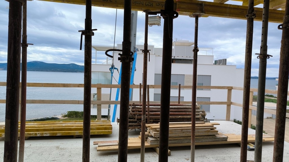 Thumbnail von Penthouse met dakterras en prachtig uitzicht op zee