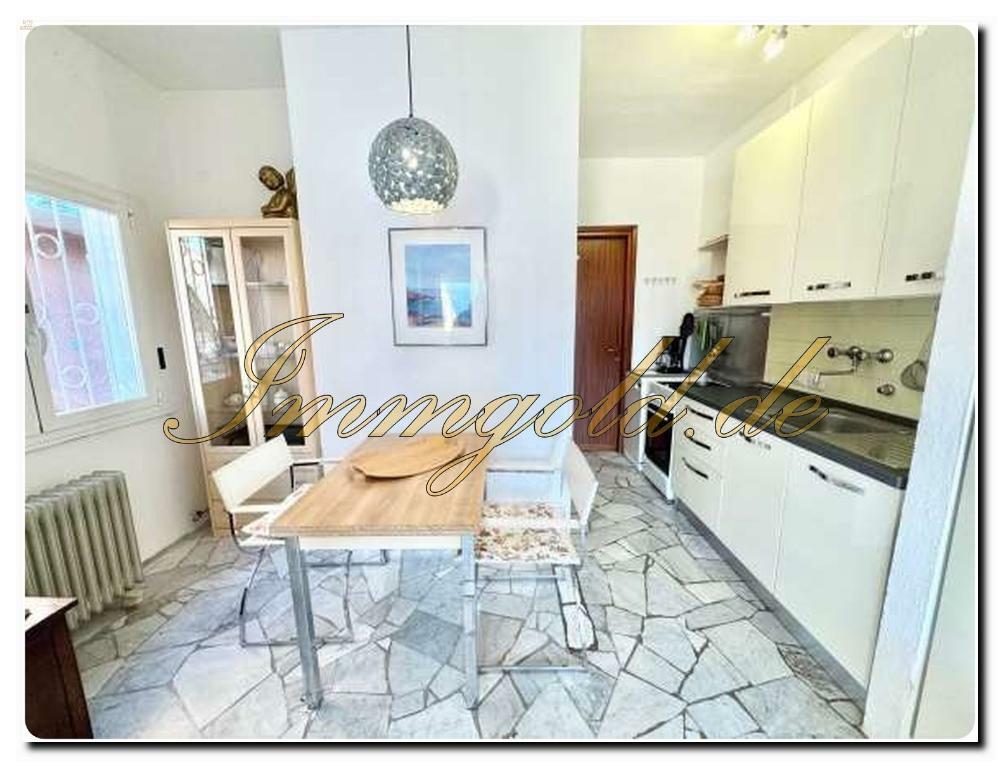 Thumbnail von Sehr aparte zwei Zimmerwohnung mit herrlichem See- und Panoramablick