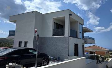 Thumbnail von Moderne Luxusvilla mit Meerblick in ruhiger Lage