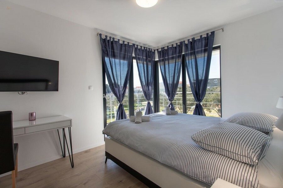 Thumbnail von Moderne Villa mit Pool und Meerblick