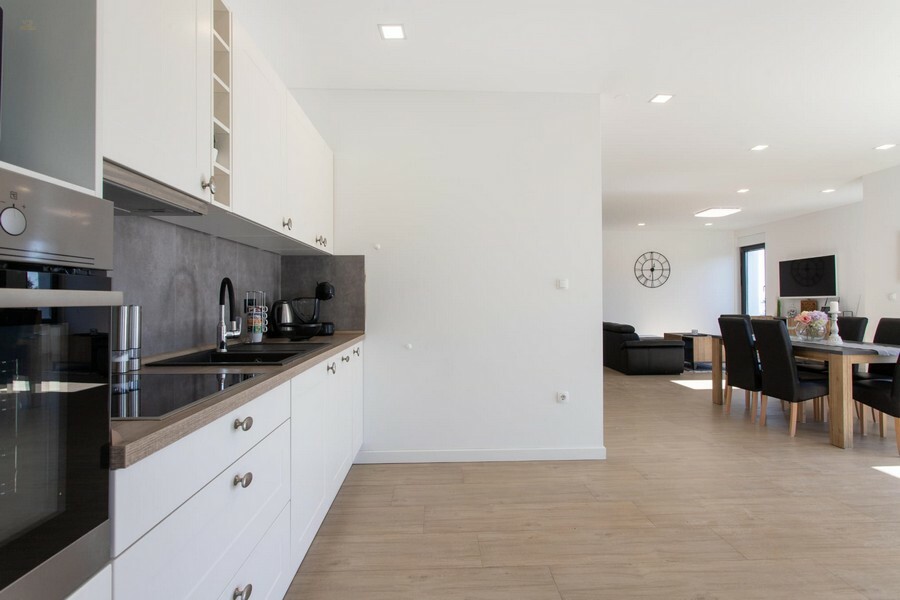 Thumbnail von Moderne Villa mit Pool und Meerblick